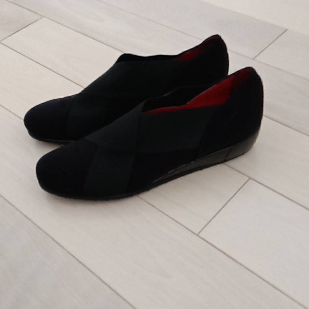 Almafi By Rangoni Women's Cross-Band Slip-On Shoes Black Size 4M